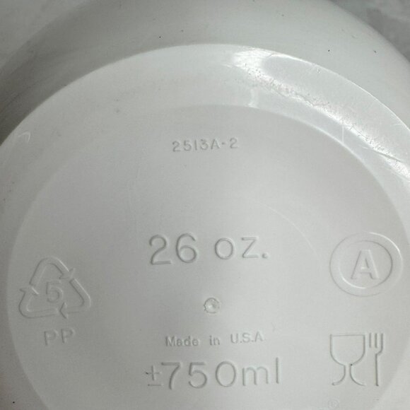 Tupperware White With Red Santa Bowl 2513A-1 26oz With Red Lid 26 oz. - Picture 5 of 9